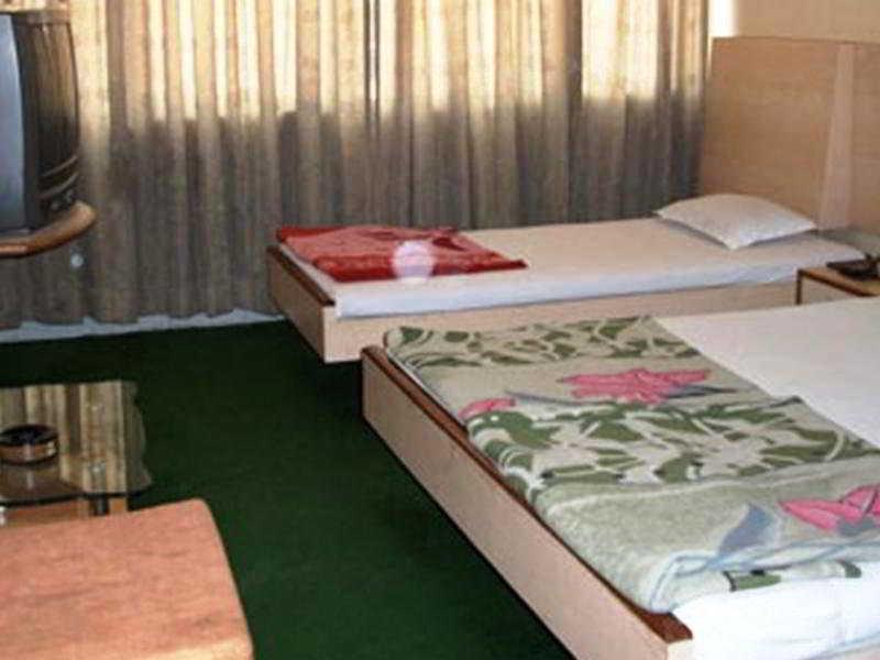 Hotel Tourist International Πούνε Εξωτερικό φωτογραφία